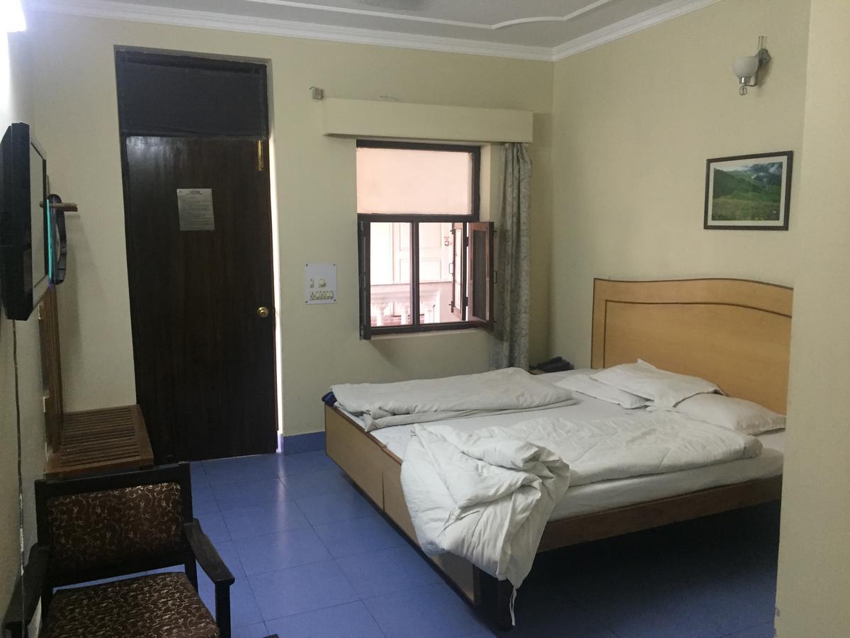 Hotel Atithi Dehradún Kültér fotó